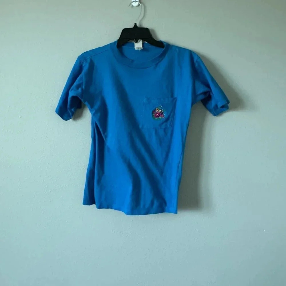 Vintage Red Camel Flower Pocket Tee Small